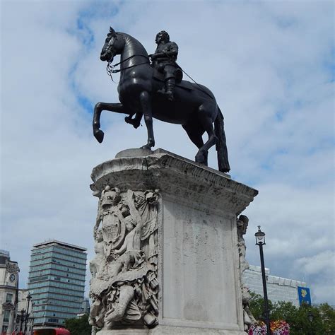 charles i statue london